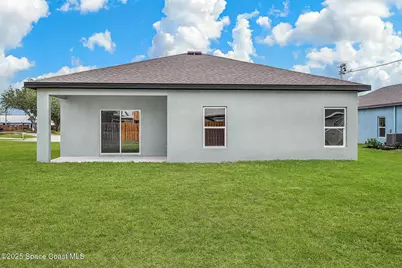 472 Oldenberg Street SW, Palm Bay, FL 32908 - Photo 3