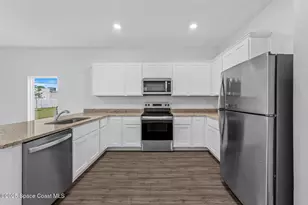 472 Oldenberg St SW, Palm Bay, FL 32908 - Photo 3