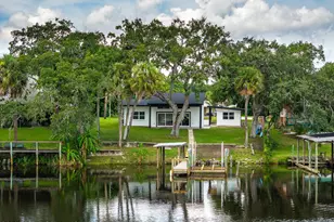 877 Sunset Dr, Melbourne, FL 32935 - Photo 1