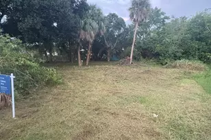 434 Dundas Ct, Fort Pierce, FL 34950 - Photo 1