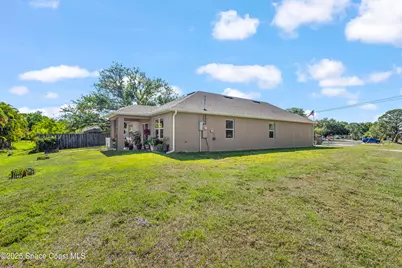 898 Riviera Avenue, Sebastian, FL 32958 - Photo 23