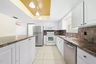 611 Dundee Cir, Melbourne, FL 32904 - Photo 9