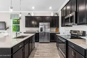 913 Veronese Pl NW, Palm Bay, FL 32907 - Photo 3