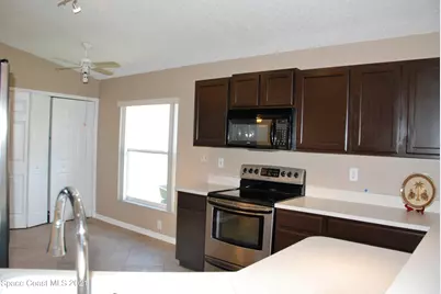 720 Wickham Lakes Drive, Melbourne, FL 32940 - Photo 7