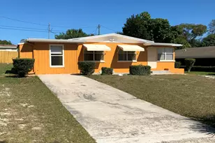 390 7th Rd SW, Vero Beach, FL 32960 - Photo 1