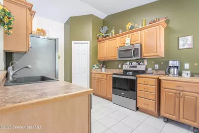 970 Tahiti Avenue SE, Palm Bay, FL 32909 - Photo 7