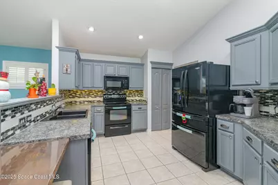 688 Naples Court, Melbourne, FL 32904 - Photo 9