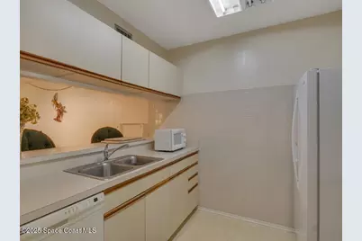 27 Plantation Drive #202, Vero Beach, FL 32966 - Photo 5