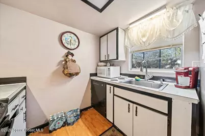 247 Cambridge Lane, Melbourne, FL 32935 - Photo 9