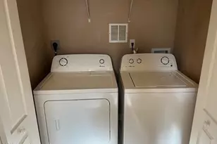 1035 Venetian Dr, Melbourne, FL 32904 - Photo 9