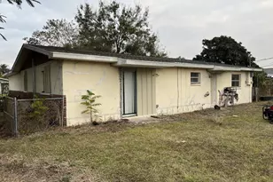 2431 Lakeview Dr, Melbourne, FL 32935 - Photo 13