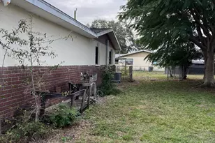 2431 Lakeview Dr, Melbourne, FL 32935 - Photo 11