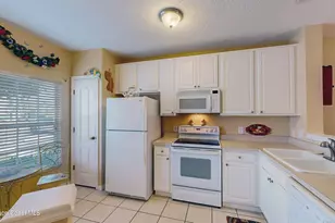 1347 Hampton Park Ln, Melbourne, FL 32940 - Photo 7