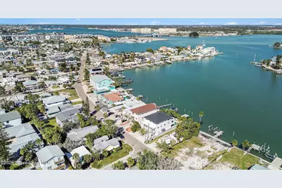 14215 N Bayshore Drive W, Madeira Beach, FL 33708 - Photo 27