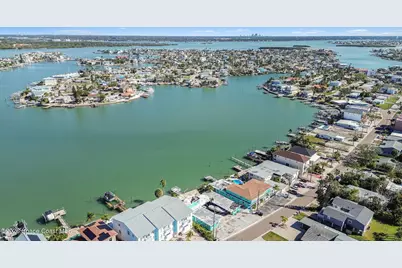 14215 N Bayshore Drive W, Madeira Beach, FL 33708 - Photo 31