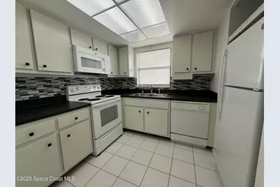 2334 Golf Lake Circle #421, Melbourne, FL 32935 - Photo 7