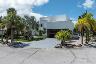 807 W Central Blvd, Cape Canaveral, FL 32920 - Photo 3