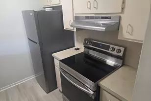 247 San Juan Cir, Melbourne, FL 32935 - Photo 3