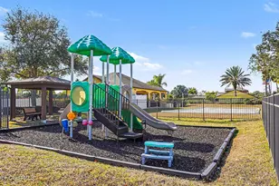 1010 Luminary Cir, Melbourne, FL 32901 - Photo 17