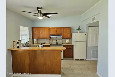 135 Roosevelt Avenue #135c, Cocoa Beach, FL 32931 - Photo 5