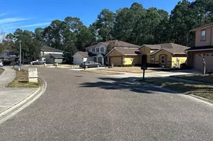 12186 Pebble Point Dr E, Jacksonville, FL 32218 - Photo 3