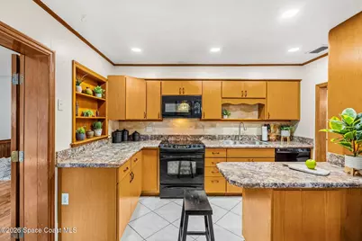 2370 Canterbury Lane, Melbourne, FL 32935 - Photo 9