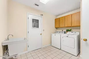 2213 Woodlawn Cir, Melbourne, FL 32934 - Photo 23