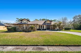 2213 Woodlawn Cir, Melbourne, FL 32934 - Photo 3