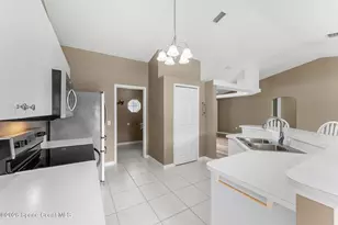 2104 Santa Lucia Cir, Melbourne, FL 32935 - Photo 5