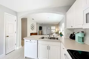 1055 Luminary Cir, Melbourne, FL 32901 - Photo 21