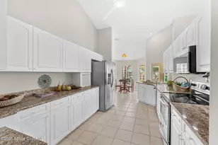 657 Sheridan Woods Dr, Melbourne, FL 32904 - Photo 3