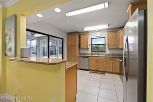 3209 S Lakeview Cir, Fort Pierce, FL 34949 - Photo 9
