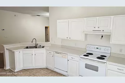 2410 Stratford Pointe Drive, Melbourne, FL 32904 - Photo 3