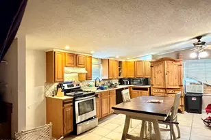 738 Lund Cir, Melbourne, FL 32901 - Photo 3