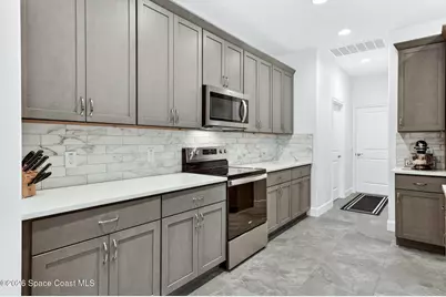 317 NW Valencia Road, Melbourne, FL 32904 - Photo 19