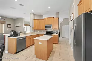 348 Gardendale Cir SE, Palm Bay, FL 32909 - Photo 9