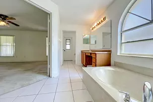 2645 Rolling Broak Dr, Orlando, FL 32837 - Photo 57