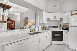 4881 Lake Waterford Way W, Melbourne, FL 32901 - Photo 13