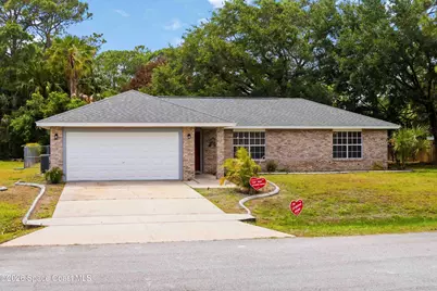582 Sea Crest Avenue SW, Palm Bay, FL 32908 - Photo 3