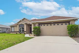 567 Mimosa St SW, Palm Bay, FL 32908 - Photo 3