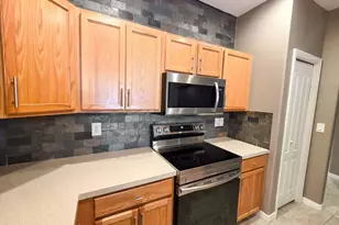 1015 Venetian Dr, Melbourne, FL 32904 - Photo 9
