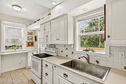 1102 Hyde Park Lane, Melbourne, FL 32935 - Photo 9