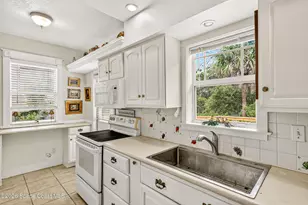 1102 Hyde Park Ln, Melbourne, FL 32935 - Photo 9