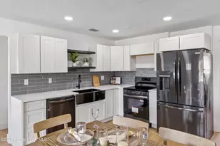 3042 Plummer Cir, Melbourne, FL 32901 - Photo 3