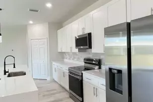 526 Oleander Ln NW, Palm Bay, FL 32907 - Photo 5