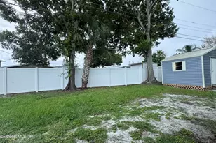 2137 Laden Rd, Melbourne, FL 32935 - Photo 23