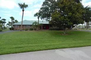1040 E Dracena Dr E, Micco, FL 32976 - Photo 15