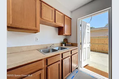 335 N Brevard Avenue, Cocoa Beach, FL 32931 - Photo 7