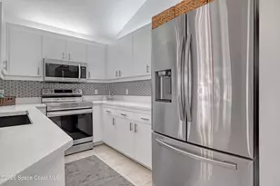 3905 Veranda Ct, Melbourne, FL 32901 - Photo 9