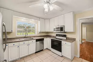 3075 Ellis Dr, Melbourne, FL 32904 - Photo 7
